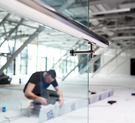 Bradenton, FL highly skilled glass repair technicians
